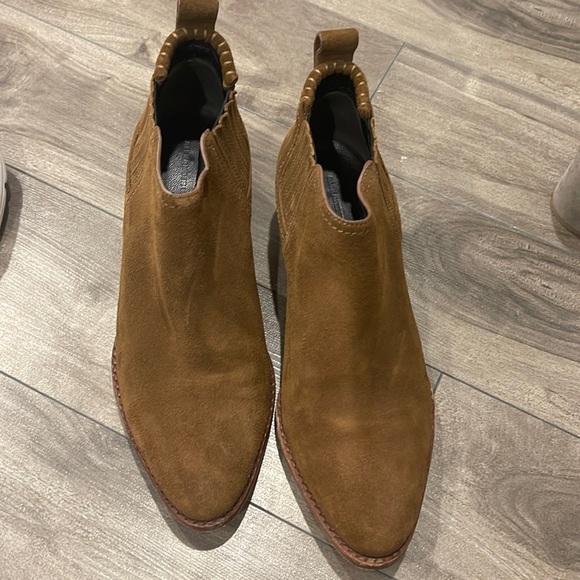 These heels - Picture 3 of 7